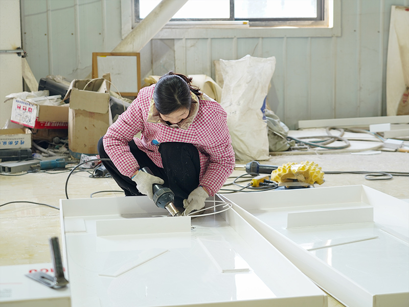 Fabrikasi stan pelapisan dan pemeriksaan kualitas